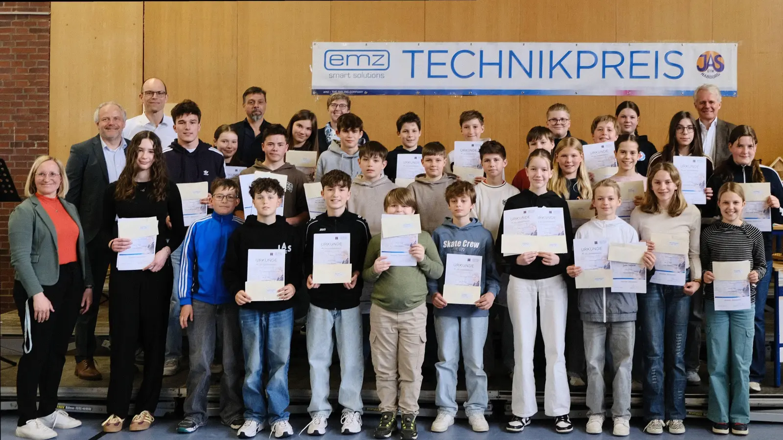 Insgesamt 28 Schülerinnen und Schüler beteiligten sich am diesjährigen schulinternen Technikwettbewerb des Johann-Andreas-Schmeller-Gymnasiums. (Bild: Susanne Wagner und Wolfgang Schrüfer)