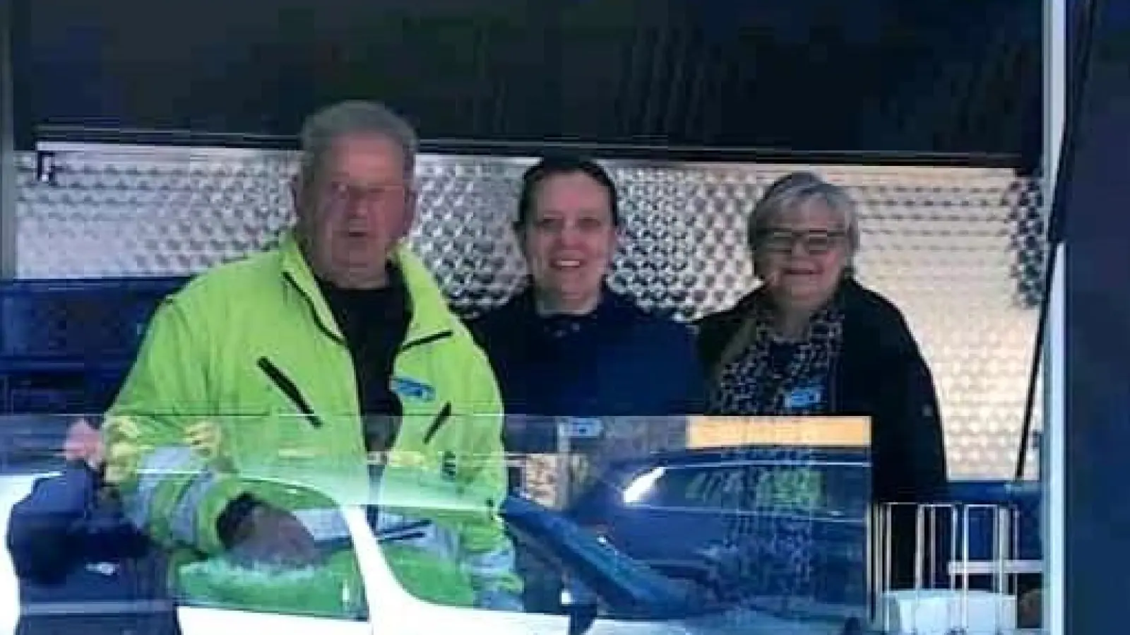 Bratwurst-Grillaktion für den guten Zweck. (Bild: Manfred Tafelmeier)