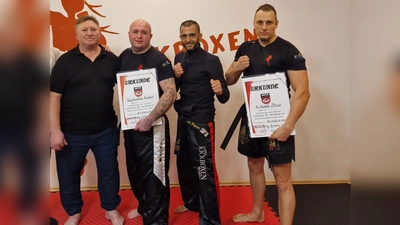Von links; Walter Stiphanie (Präsident von BKO und IAKSA), Roman Wojtoschnek (2. DAN), Ali Dayekh und Steve Kutzner (1.DAN) (Bild: Bernadette Haller )