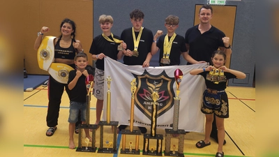 v.l. Jenny Wurster, Leon Wurster, Luis Müller, Leon Hovhannisyan, Max Fizia, Erich Aul, Mila Wurster (Bild: Jenny Wurster)