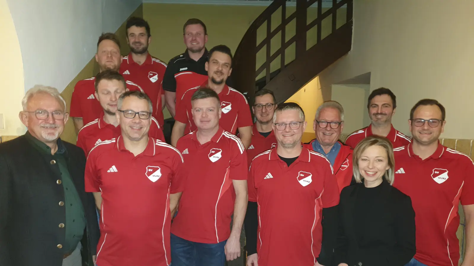 Die Vorstandschaft des Sportverein Wurz. Links: Bürgermeister Rudolf Schopper neben Vorsitzenden Andreas Fütterer. Rechts: Gemeinderätin Michaela Treml. (Bild: Tom Kreuzer)