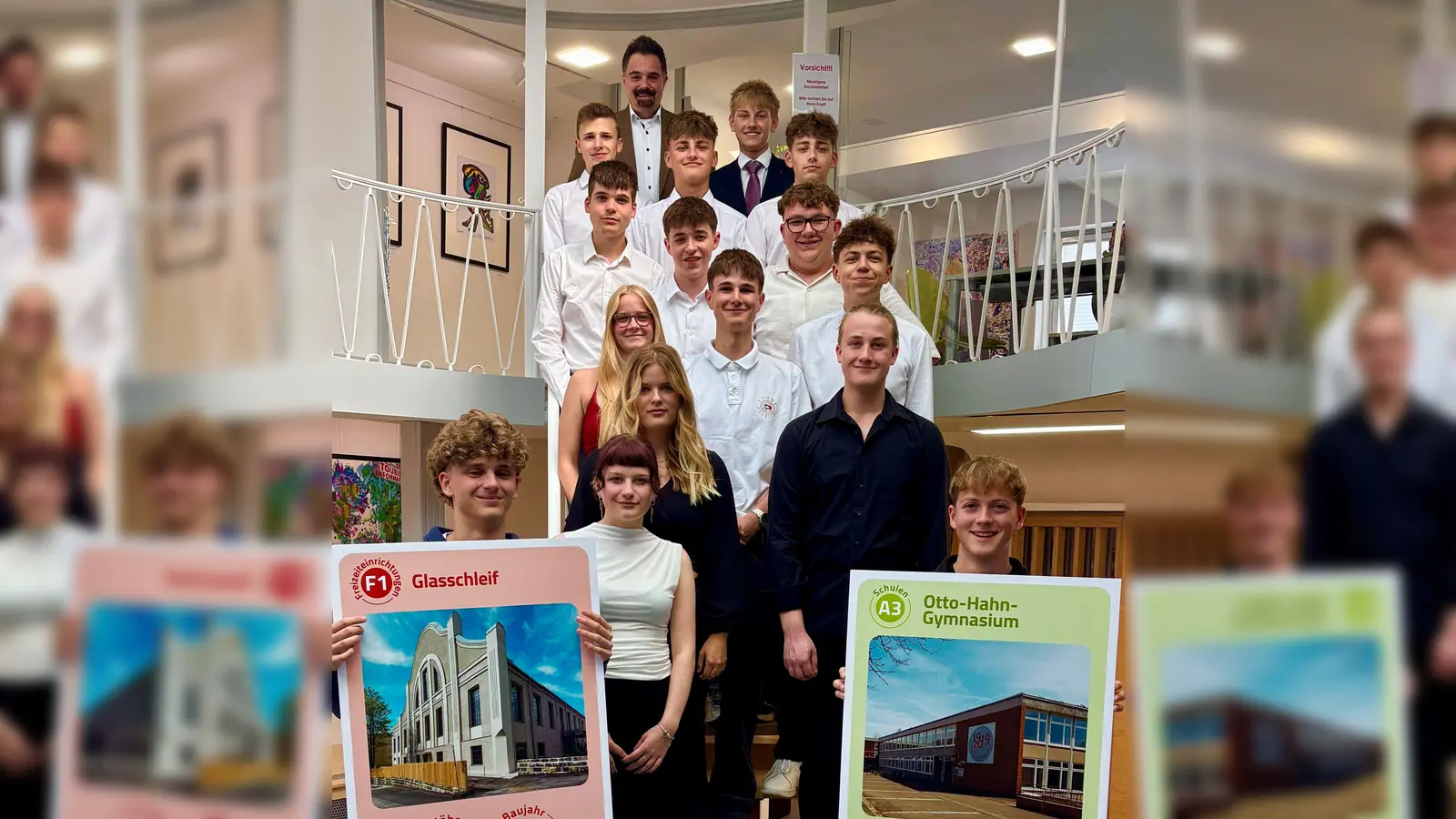 Das P-Seminar Geschichte des Otto-Hahn-Gymnasiums präsentierte MAK4 – das Rawetzer Quartett. Ähnlich dem bekannten Autoquartett geht es darum, Marktredwitzer Gebäude anhand bestimmter Kategorien wie Höhe, Fläche, Fensteranzahl zu vergleichen.  (Bild:  Sebastian Macht )