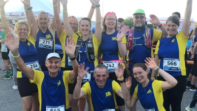 Die Laufgruppe der Skivereinigung Amberg beim 3. Johanniter-Blaullichtlauf in Regensburg (Bild: Utz Reich)
