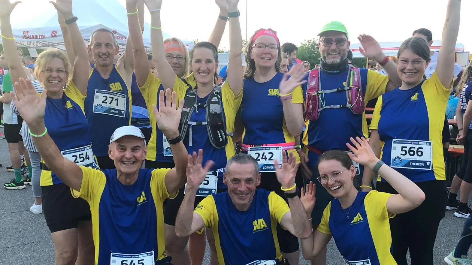 Die Laufgruppe der Skivereinigung Amberg beim 3. Johanniter-Blaullichtlauf in Regensburg (Bild: Utz Reich)