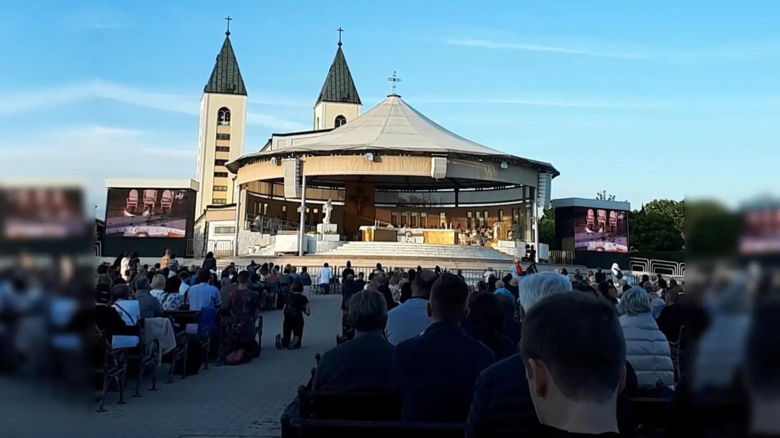 internationaler Gottesdienst am Abend (Bild: Elfriede Schwarzmeier)