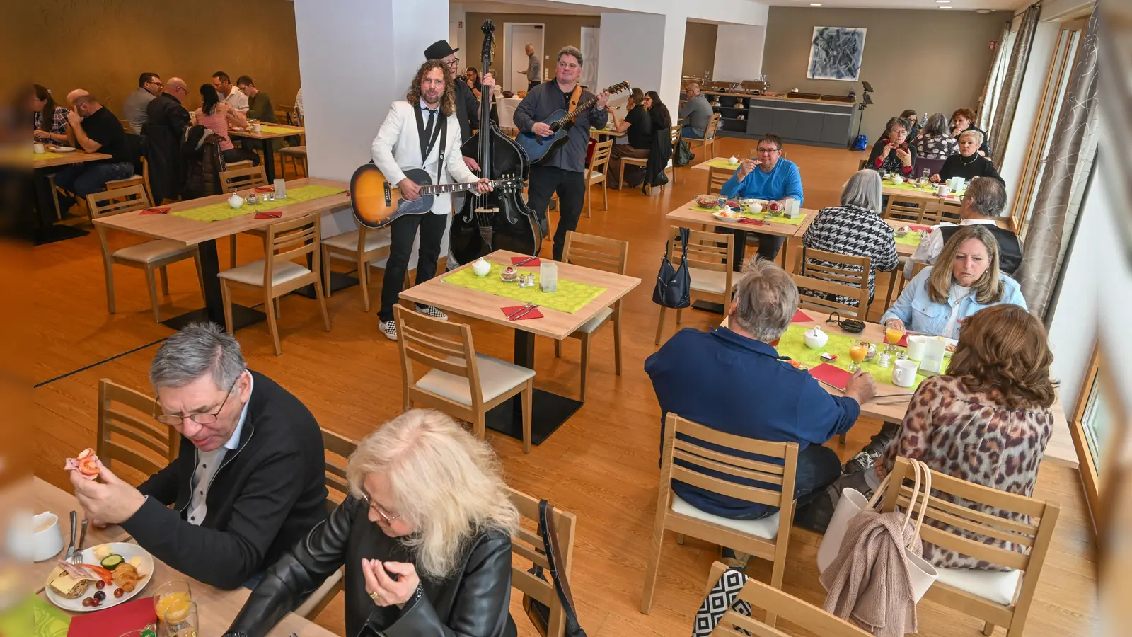 Rockige Klänge beim Musikbrunch in Erbendorf. (Bild: Siegfried Steinkohl)