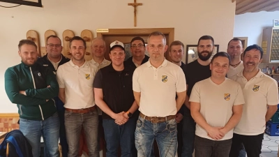 Neu in die Vorstandschaft wurden gewählt: Stefan Blömer (Unterkassier), Sebastian Rossiwal (Drogenbeauftragter) sowie Luis Heller, Lukas Würth und Florian Schreier (alle Beisitzer). (Bild: Matthias Kallmeier)