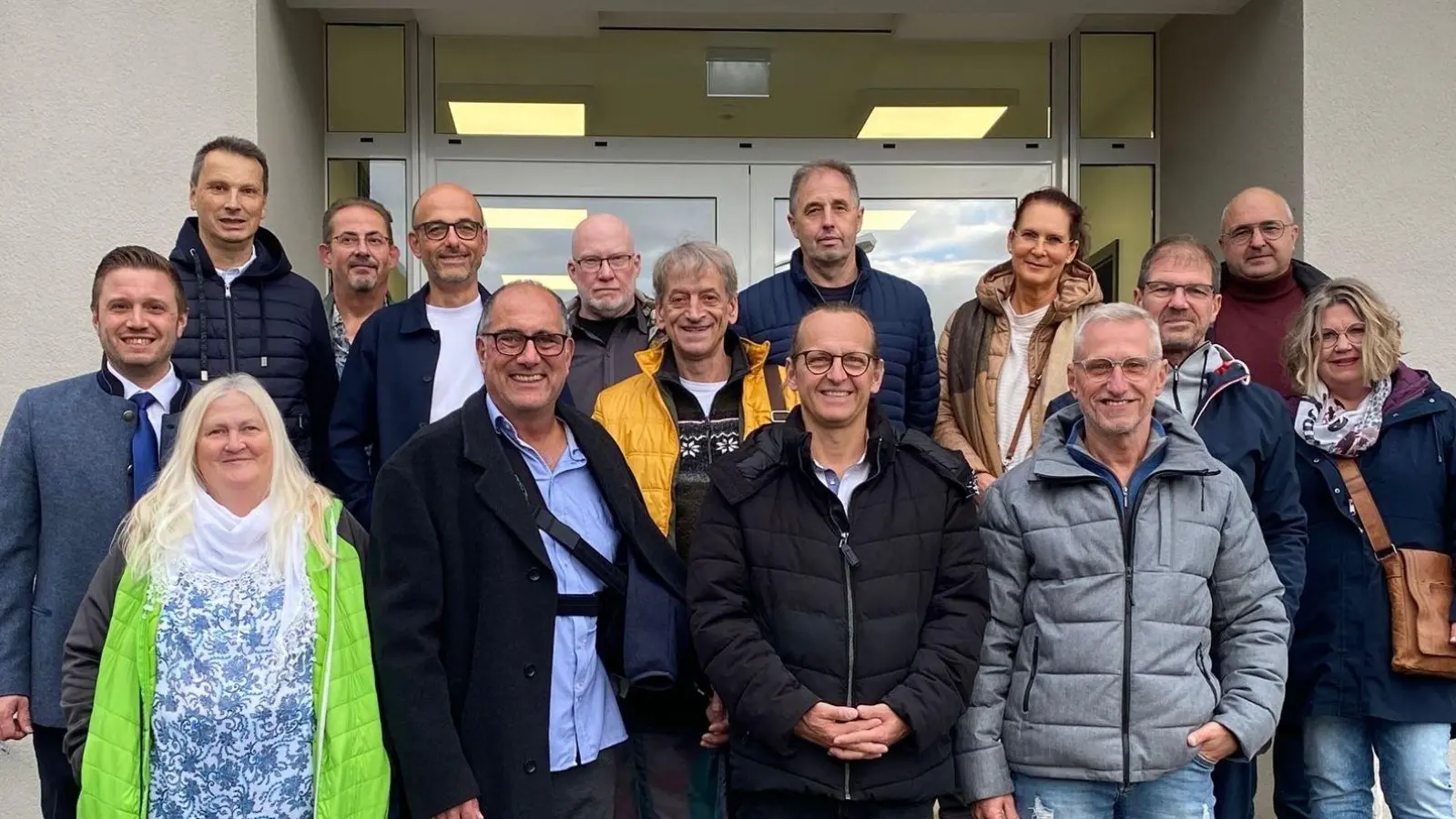 Klassentreffen in Schirmitz. Die einstigen Schüler des Jahrgangs 1975 trafen sich 50 Jahre nach der Einschulung wieder. (Bild: Reinhard Ermer)