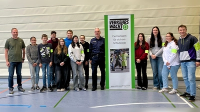 Neue Buslotsen an der Mittelschule. (Bild: Monika Kaiser)