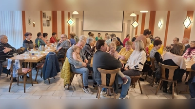 Frühstück für Jung und Alt im Dorfhaus Lochau. (Bild: Doris Schraml)