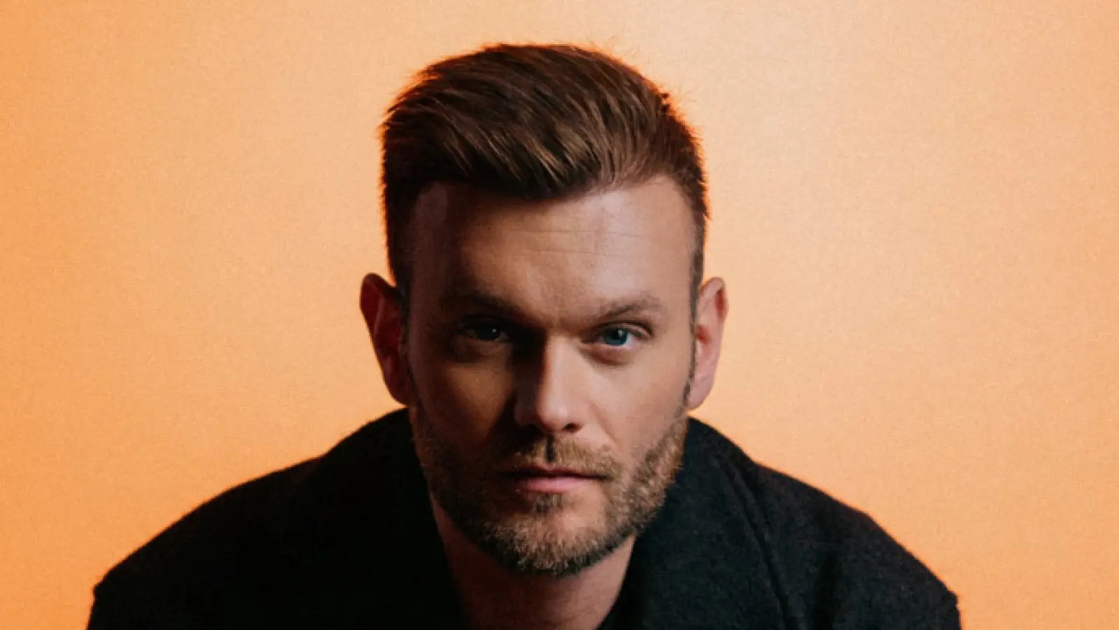 Michael Russ kommt mit modernem Dialekt-Pop auf die kubus-Bühne nach Ursensollen. (Bild: Markus Krampl)
