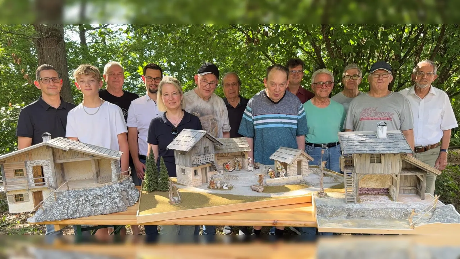Vo. li. n. re.: <br>Roman und Linus Braun, Vorsitzender Reinhard Heldmann, Manoel Schmidt, Caroline Pirner, Hermann Bogner, Helfer Harald Reitmeier, Helmut Koller, die Helfer Ronny Hog, Hans Zangl und Otto Weber, Franz Kübert und 2. Vorsitzender Rudi Braun.  (Bild: Reinhard Heldmann)
