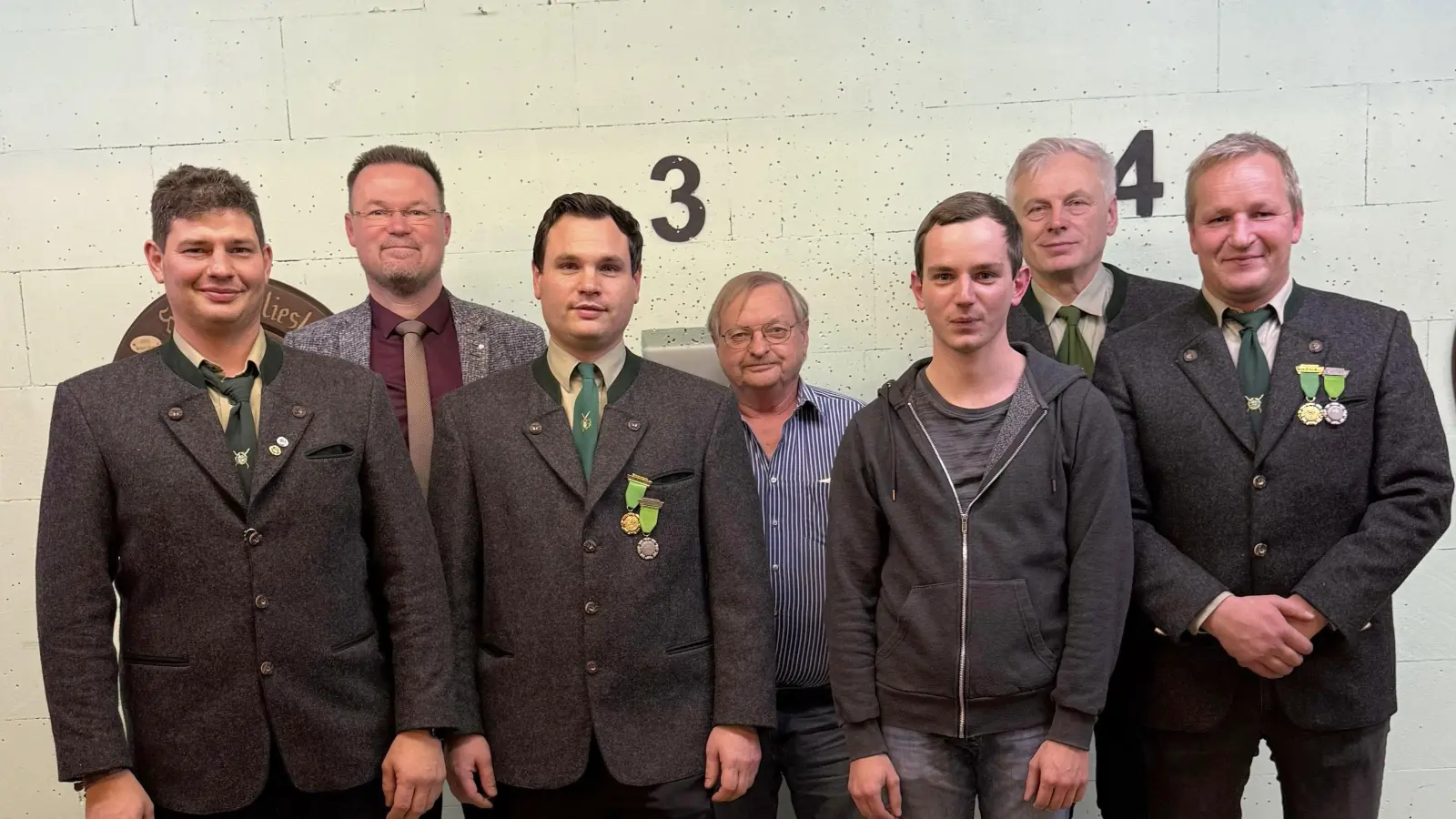 Beim Schützenverein D´ Lautrauchtaler in Ransbach wurde bei der Jahreshauptversammlung 2025 eine neue Vorstandschaft gewählt. V.li. Markus Finn, Bürgermeister Florian Junkes, Christoph Finn, Josef Finn, Marco Sperl, Engelbert Lutter und Schützenmeister Matthias Sperl.  (Bild: Paul Böhm)