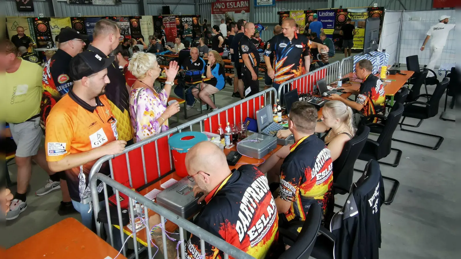 Alle Jahre wie im Vorjahr treffen sich die Freunde des Dartsports in Eslarn. (Bild: Karl Ziegler)