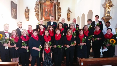 Der Katholische Kirchenchor Poppenreuth begeisterte über 100 Besucher in der Kirche Mariä Heimsuchung. (Bild: Oswald Zintl)