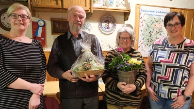 Einen schmerzlichen Verlust aus der Vorstandschaft musste der Kleintierzuchtverein Floß und Umgebung durch den Rückzug von Berthold und Hedwig Fröhlich hinnehmen. Von links: Caroline Mayer, Berthold Fröhlich, Hedwig Fröhlich und Bianca Kraus. (Bild: Fred Lehner)