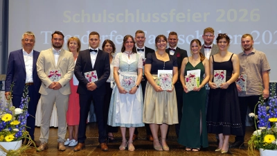 (Von links nach rechts): Fritz Gronauer-Weddige, David Bub, Judith Regler-Keitel, Maximilian Teufel, Andrea Seidl, Tanja Obermeier (Freudenberg, Landkreis Amberg-Sulzbach), Benedikt Auer, Martina Grimm, Hannes Seebauer, Marina Grebner, Peter Schlierf, Pia Hanrieder, Andreas Hammele. (Bild: Antje Schönherr)