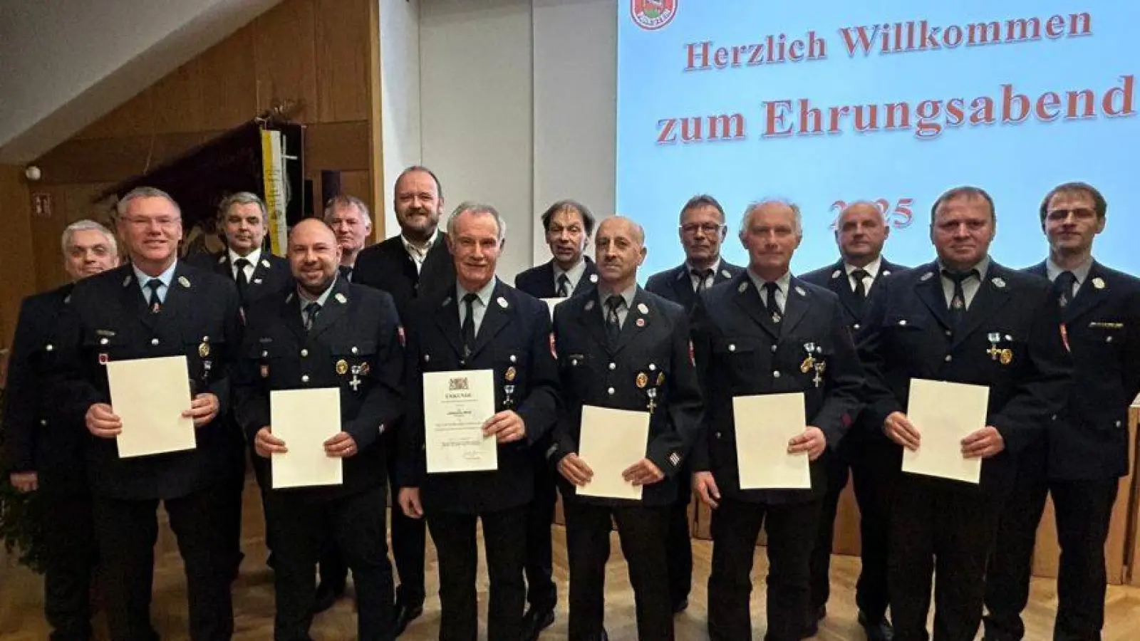 Ehrungen bei der Feuerwehr Parkstein (Bild: Fabian Schreffl)