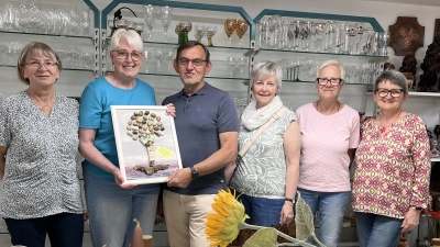 „Freude machen macht Freude“ wissen Maria Kredler, Veronika Pröls, Erhard Ströhl, Ursula Gradl, Elfriede Kredler und Petra Bücherl.  (Bild: Marianne Moosburger)