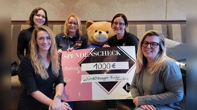 Übergabe einer Spende über 1.000 Euro durch Vertreterinnen von Ladies‘ Circle Amberg. Hinten von links Jennifer Rheinbay, Simone Kreppner (ASB-Wünschewagen) und Club-Präsidentin Dr. Andrea Schuller Andrea, vorne Nicole Asmus und Emanuela Affronti (Bild: Jennifer Rheinbay)