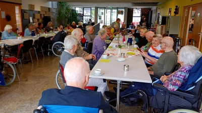 Gut gefüllt war das Foyer im „Haus Mühlbühl” zum alljährlichen Hollunderfest. (Bild: Conny Heindl)