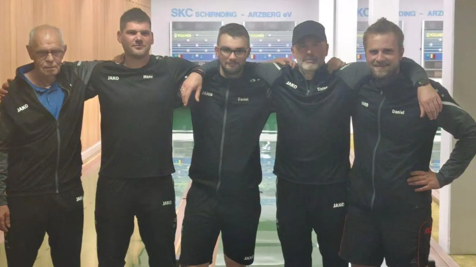 Die Meistermannschaft v.l.n.r.: Günter Bauer, Manuel Heinl, Daniel Winter, Stefan Winter, Daniel Schenkl<br>es fehlt: Andreas Streim. (Bild: Martin Rother)