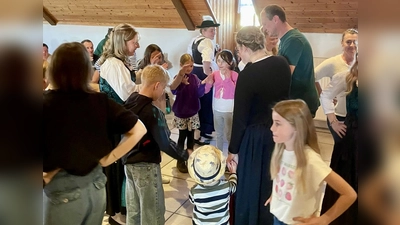 Gemeinsame Tanzrunde. (Bild: Ines Schönberger)