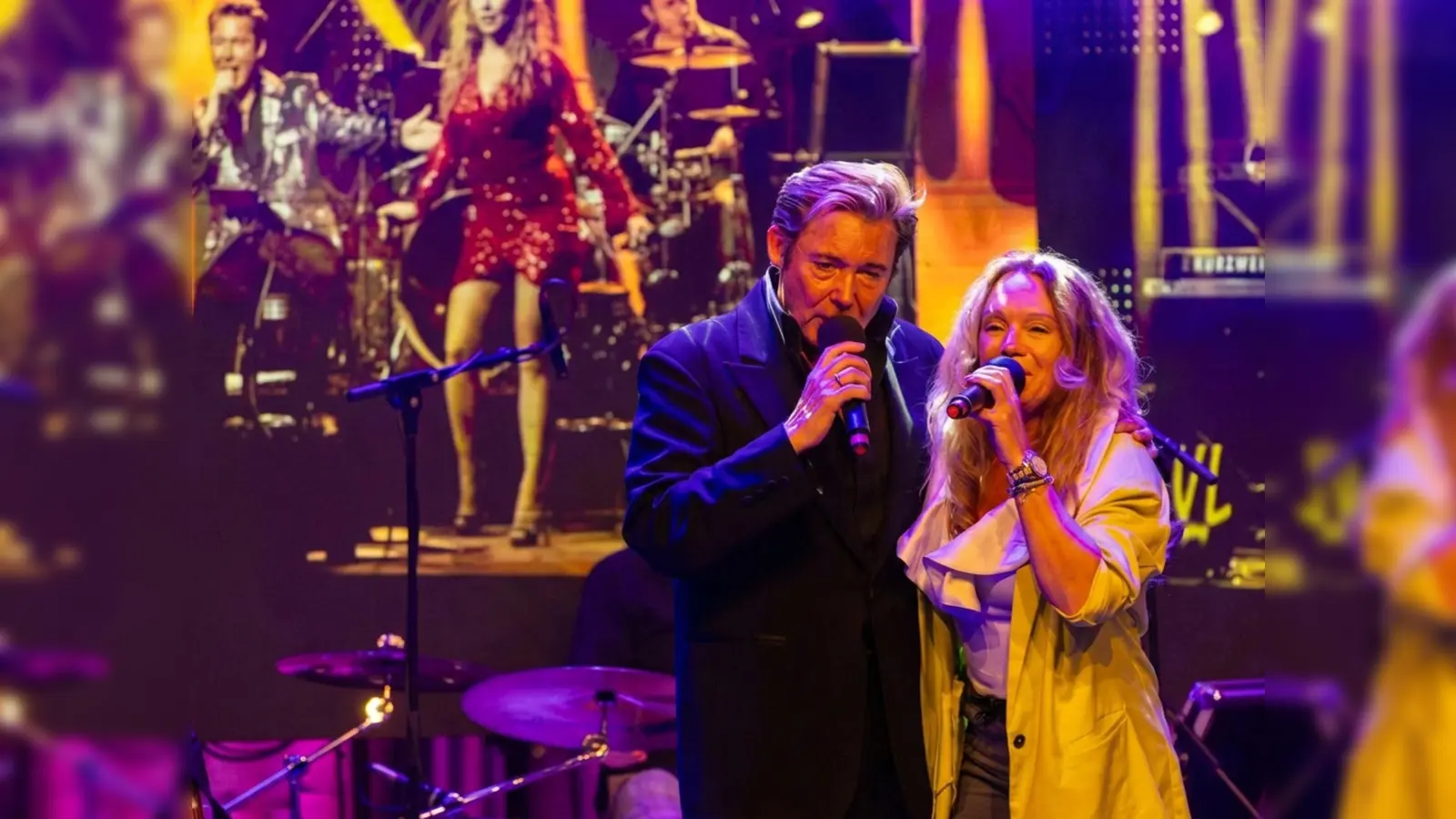 Dennis Jale und Anita Stelzl sind auf der Bühne „Elvis &amp; Tina”. Beide versprechen einen Abend mit musikalischen Highlights.<br> (Bild: Büro Dennis Jale)