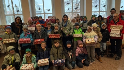 Die Klasse 2a bei der Spendenübergabe. (Bild: Claudia Ruß)