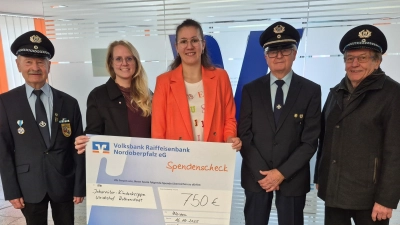 Foto: v.l.n.r.: Lorenz Kiener, Lara Husmann, Katja Pfannenstein, Hans Baierl, Hans Deisel (Bild: Peter Ertl)