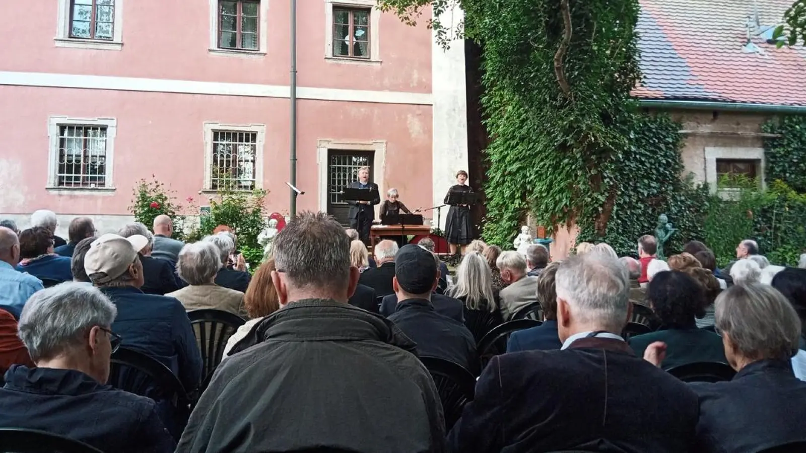 Franz Vitzthum, Katja Stuber und Gertrud Wittkowsky bei den WURZER SOMMERKONZERTEN 2025 (Bild: Willi Cantzler)
