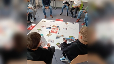 Zwölf Firmlinge folgten der Einladung zum Infotag der Caritas Weiden-Neustadt. (Bild: Eva Vitzthum)