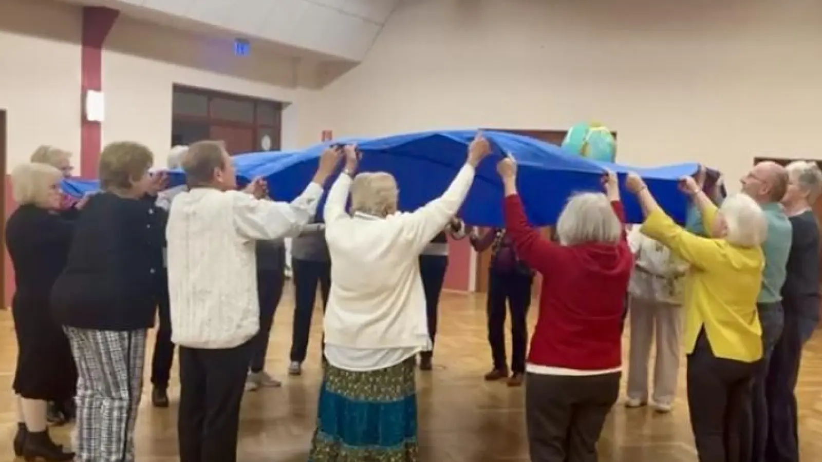 Schwungvoll mit der Musik Hallelujah. (Bild: Monika Strehl)