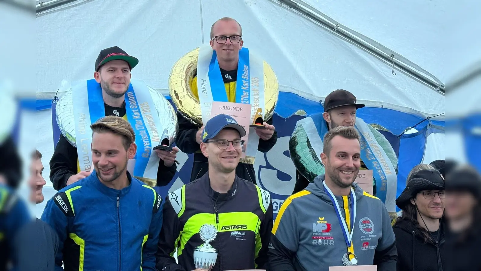 Oben von links: Philipp Lehmann, Florian Ernstberger und Oliver Lehmann<br>Vorne rechts mit Hut: Andreas Sirtl vom MSC Wiesau (Bild: Ralph Reithmeier)