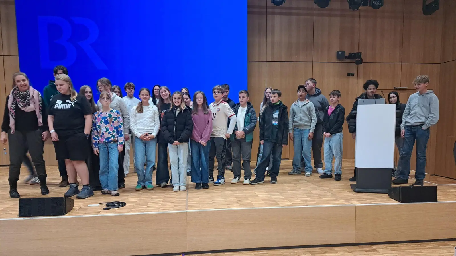Schülerinnen und Schüler aus ganz Bayern besuchten die Workshops beim Bayerischen Rundfunk.  (Bild: Hans Walter)
