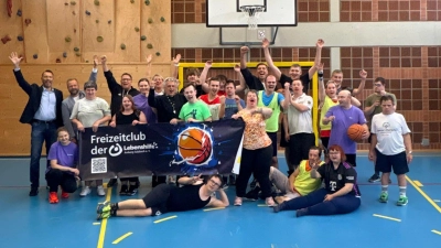 Steffen Hamann zu Gast bei der Lebenshilfe Amberg-Sulzbach. (Bild: Danny Naber)