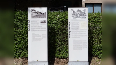 Einweihung der Gedenktafeln am Bahnhof Floß (Bild: KZ-Gedenkstätte Flossenbürg, Foto: Jonas Garland)