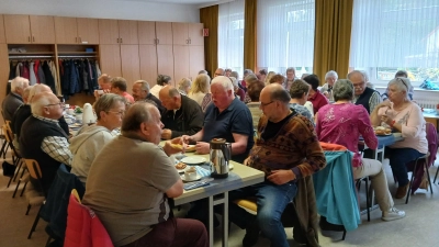 Kirwafrühstück im Pfarrheim Oberwildenau  (Bild: Silvia Ippisch)