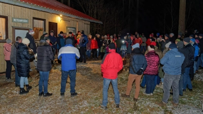 Waldweihnacht vor der Langlaufhütte am Mitterberg (Bild: Thomas Enslein)