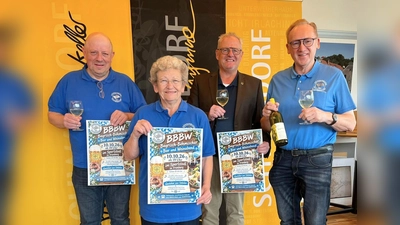 Das Foto zeigt die Vorstellung des Programms für den Bayerisch-Böhmischen Bier- und Weinabend des Sängerbunds 1861 Schwandorf. (Bild: Andreas Hofmeister)