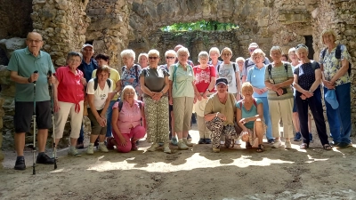 Der Bayerische Waldverein unternahm einen Ausflug in den Felsengarten Sanspareil. (Bild: Maria Honig)