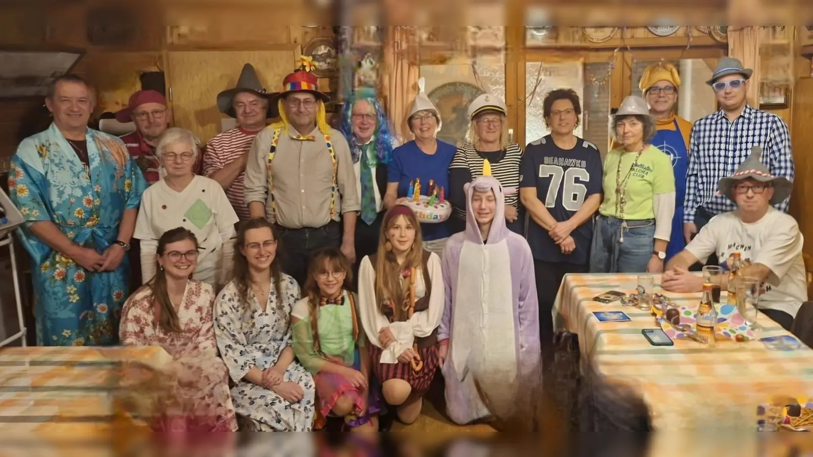 Die bunte Truppe des Faschingsschießens. (Bild: Michaela Purrer)