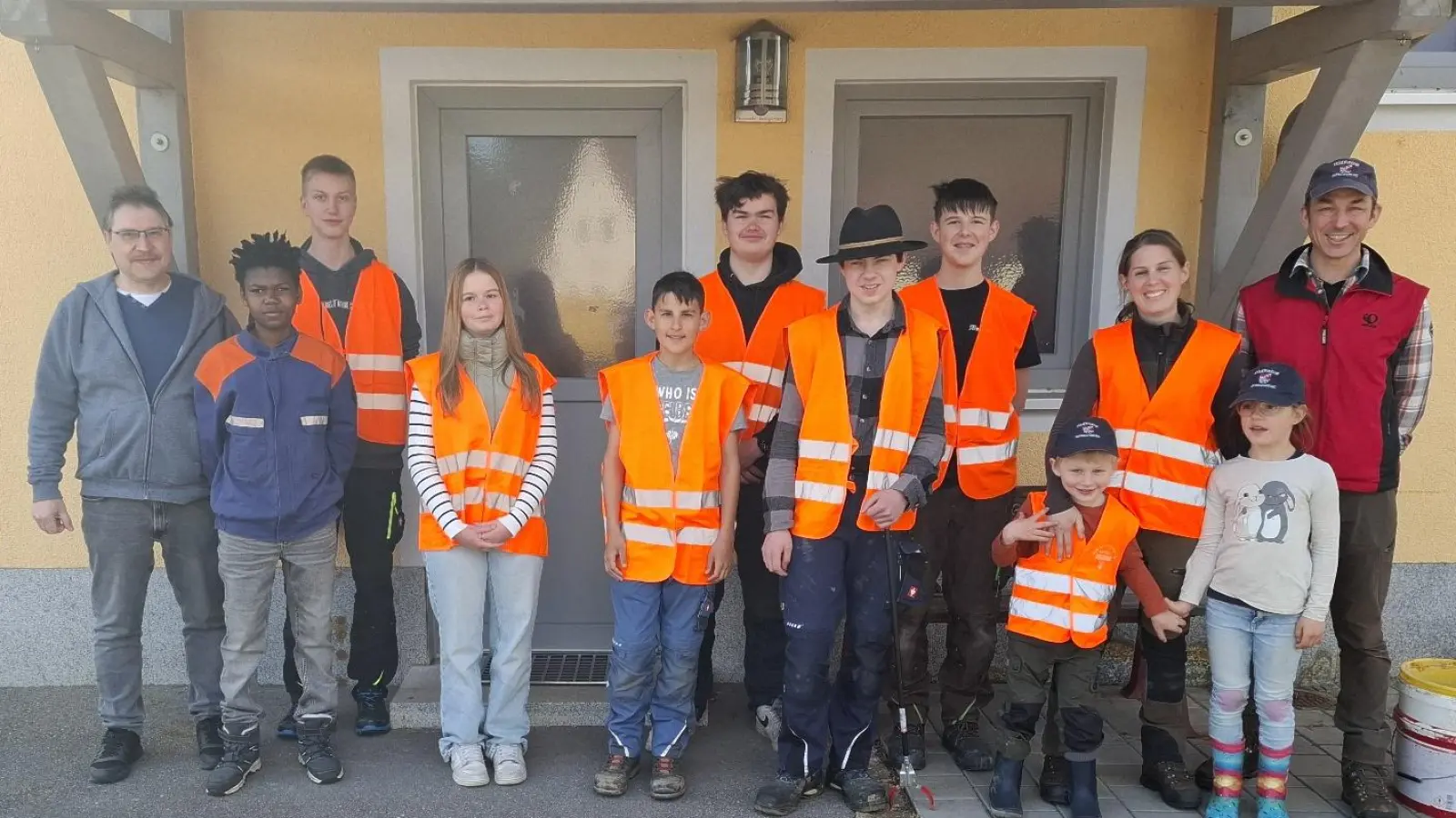 Jugendfeuerwehr Georgenberg-Neuenhammer, links im Bild Bürgermeister Wolfgang Bock (Bild: Oswald Hamann)