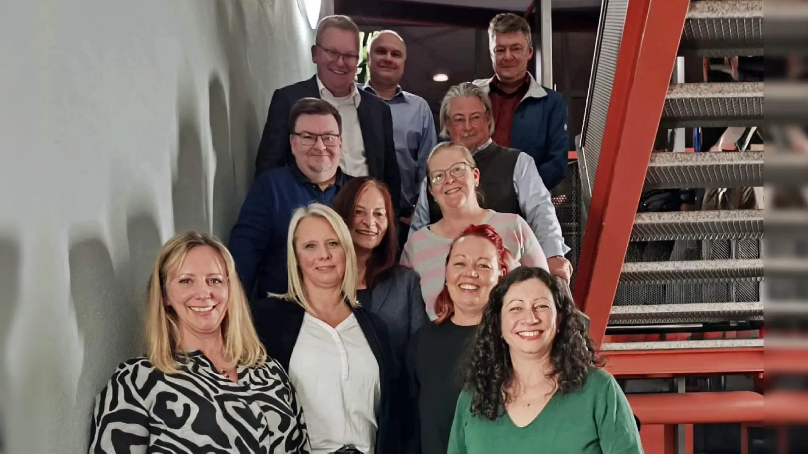 Neue Vorstandschaft des Amberger Festspielvereins Amberger Welttheater e.V. (li.) Corinna Einser, Stephanie Dotzler, Hannelore Zapf, Daniel Holzapfel, Michael Cerny, Dieter Simbek, (re.) Judith Piechotta, Brigitte Bodensteiner, Tanja Fischer, Klaus Günther, Karlheinz Brandelik  (Bild: Wolfgang Fahrnholz)