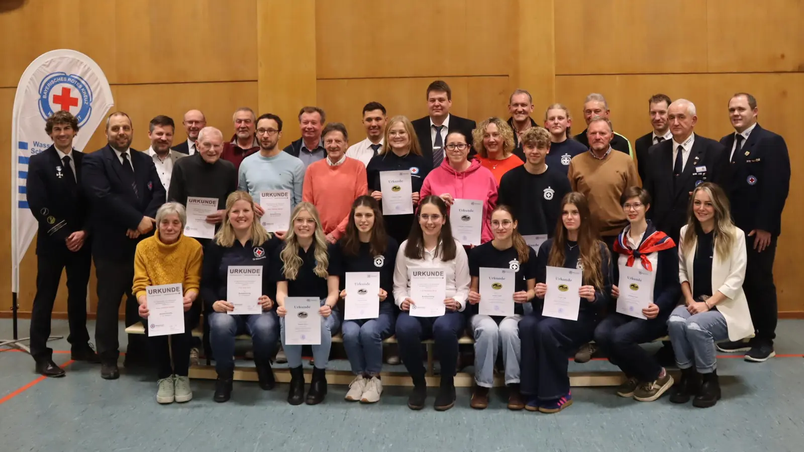 Ehrungen bei der Wasserwacht Schwarzenfeld.  (Bild: Noah Swoboda)