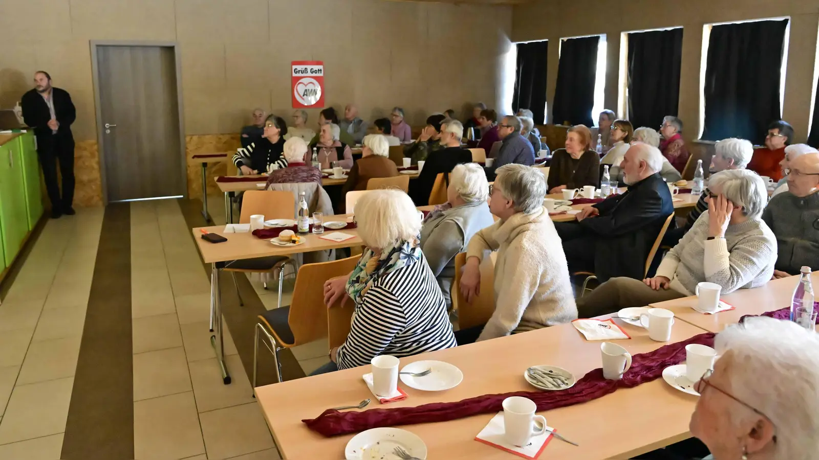 Gäste im Mehrgenerationentreff der AWO Am Sandradl 20 in Oberviechtach. (Bild: Michael Welnhofer)