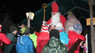 An der Mühle in Gehenhammer besuchte die Kinder der Nikolaus. (Bild: Anja Thalhauser)