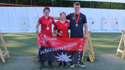 Die deutschen Meister im Sommerbiathlon Target Sprint<br>Kerstin Schmidt, Lea-Marie Grundler, Julian Grundler (Bild: Herta Zeiler )
