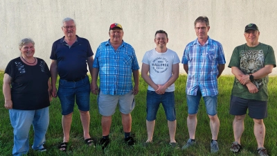 Von links Petra Franke, Anton Fröhlich, Dieter Franke, Sigi Mayerhofer, Ernst Hampel, 1. Schützenmeister Peter Süß  (Bild: Leonhard Grillmeier)