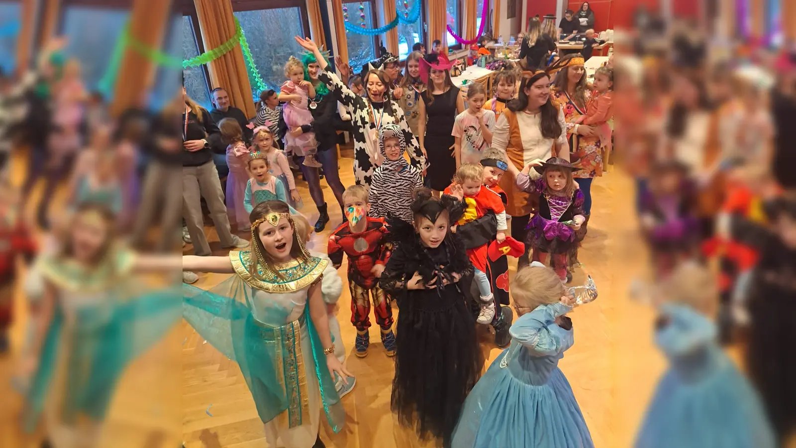 Buntes Treiben beim Kinderfasching der DJK Neuhaus (Bild: Denise Heimerl)